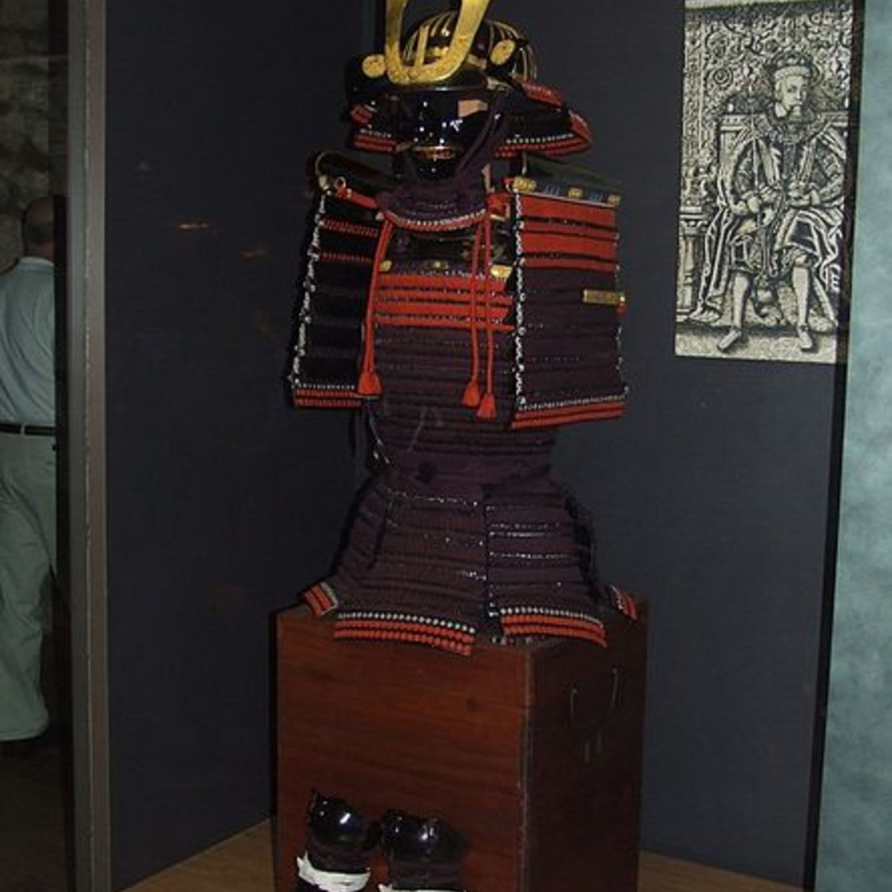 444px-Antique_japanese_(samurai)_hon_kozane_dou-maru_gusoku.jpg